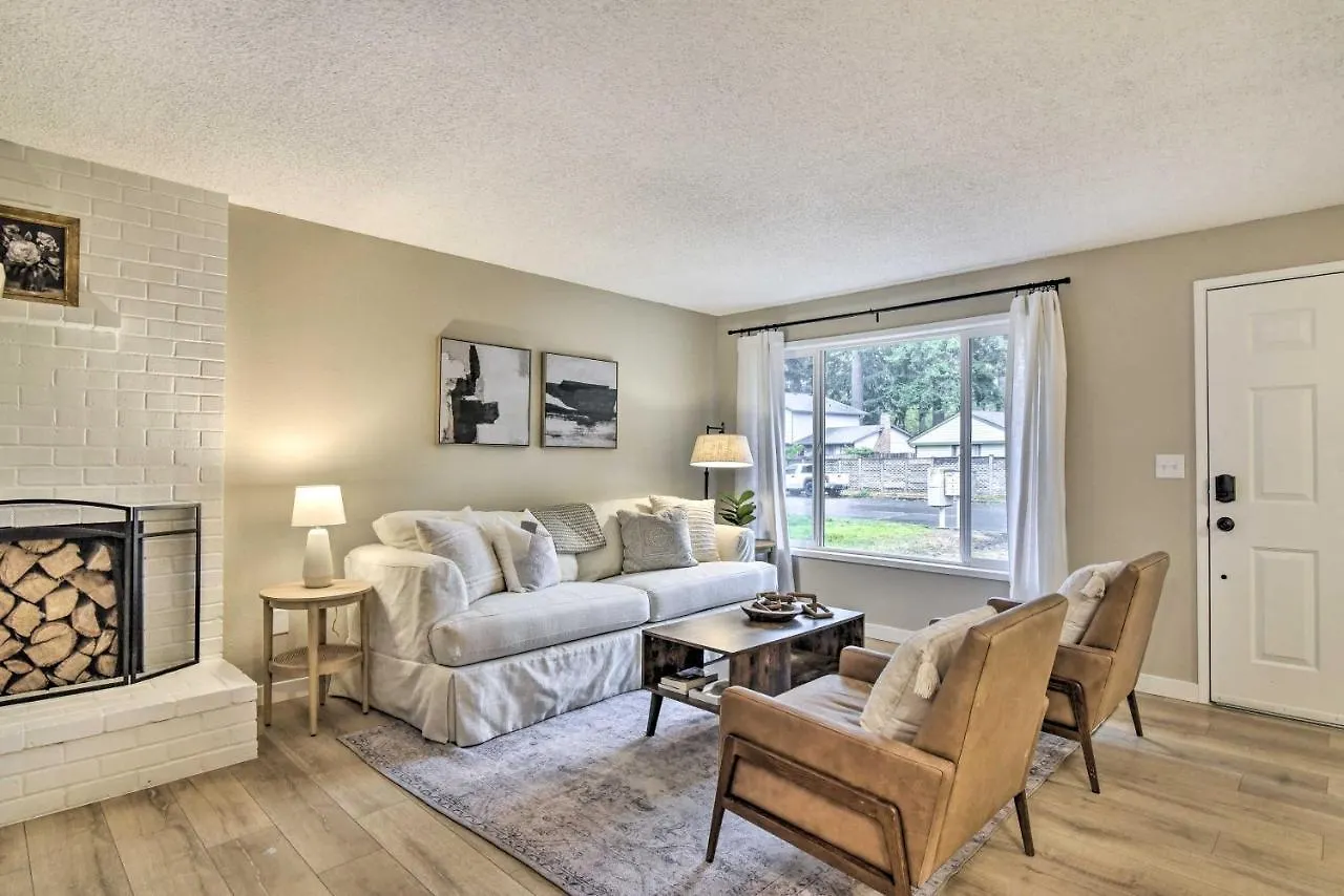 Lovely Vancouver Retreat With Home Gym!