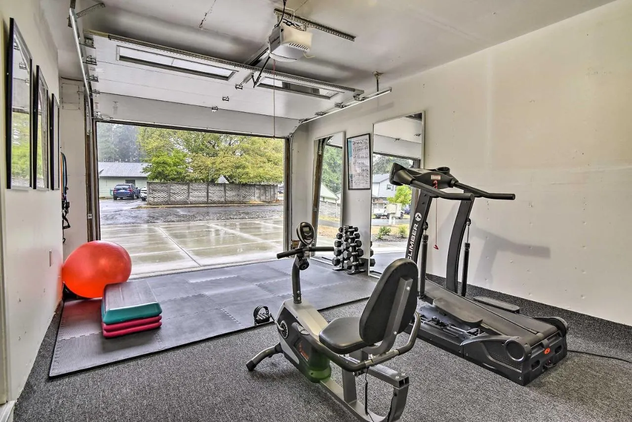 Lovely Vancouver Retreat With Home Gym! Tatil Evi