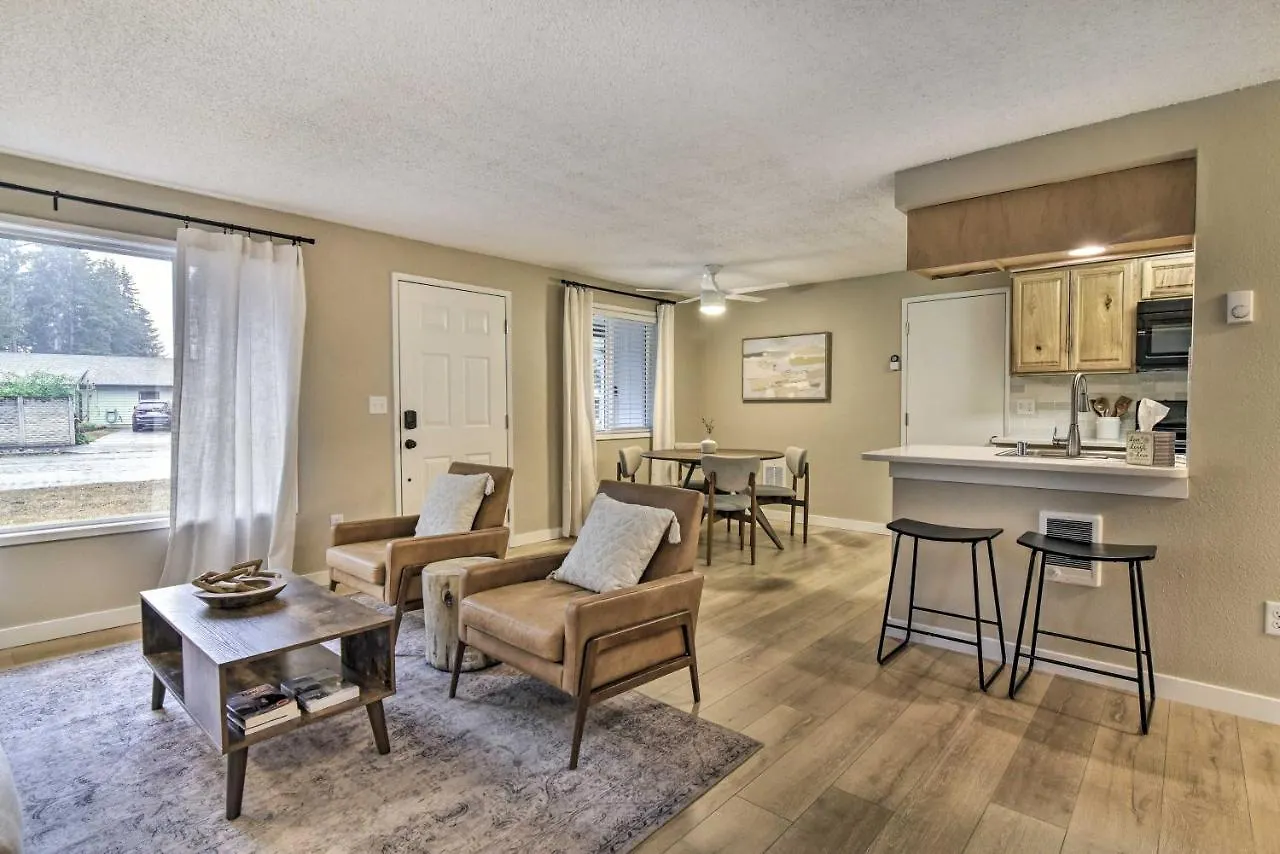 Lovely Vancouver Retreat With Home Gym!