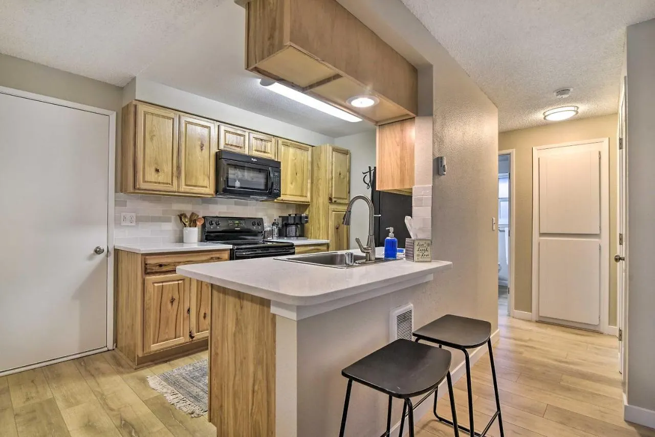 Lovely Vancouver Retreat With Home Gym! 0*,