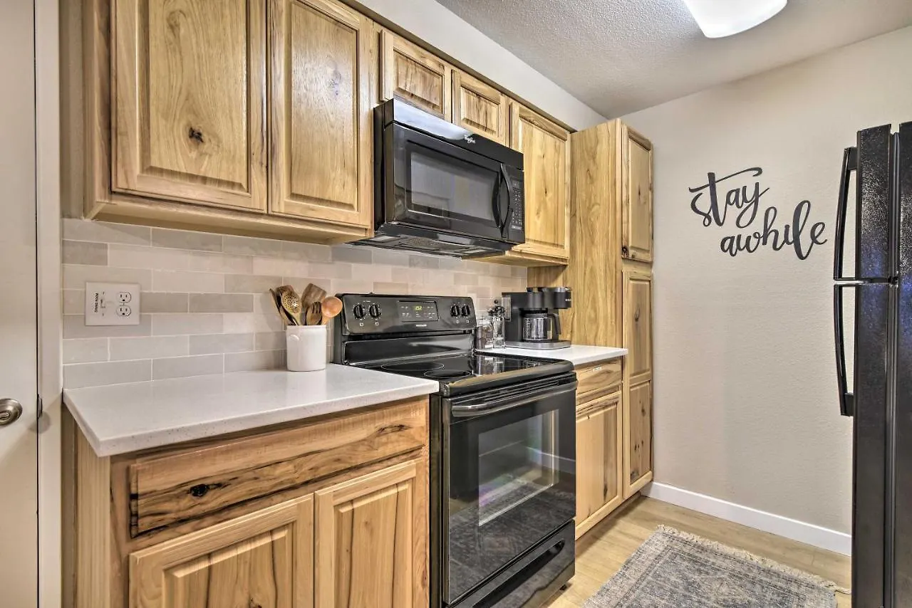 Lovely Vancouver Retreat With Home Gym! 0*,  ABD