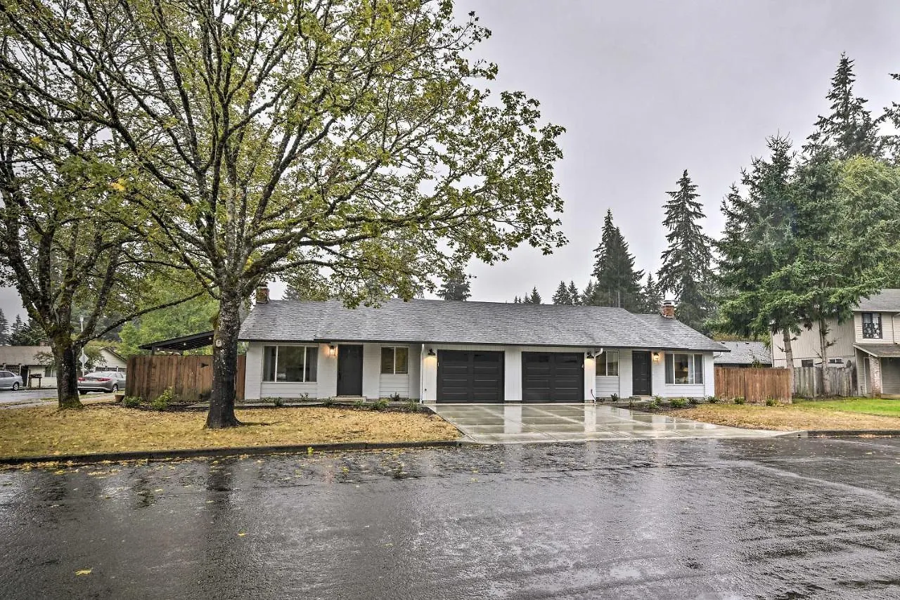 Lovely Vancouver Retreat With Home Gym! 0*,