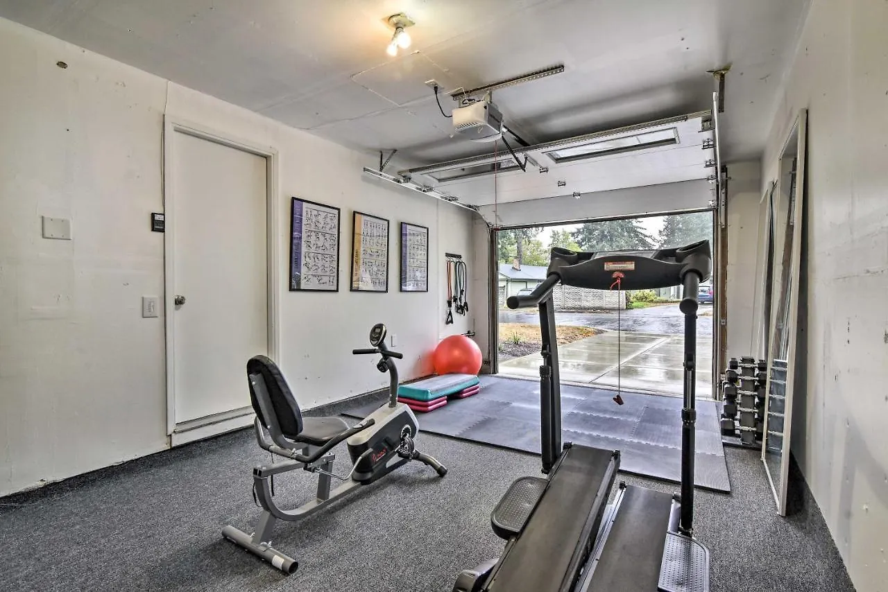 Lovely Vancouver Retreat With Home Gym! Tatil Evi