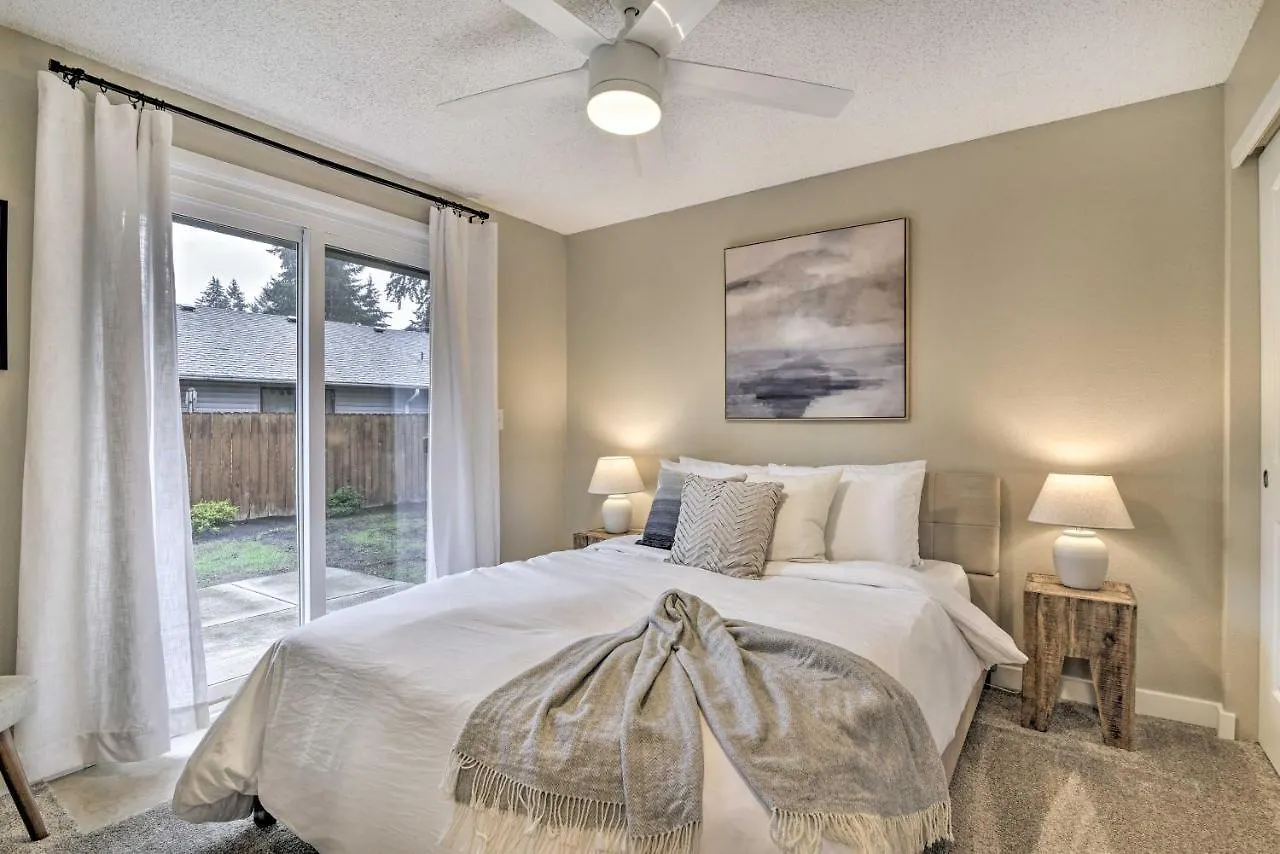 Lovely Vancouver Retreat With Home Gym! 0*,  United States