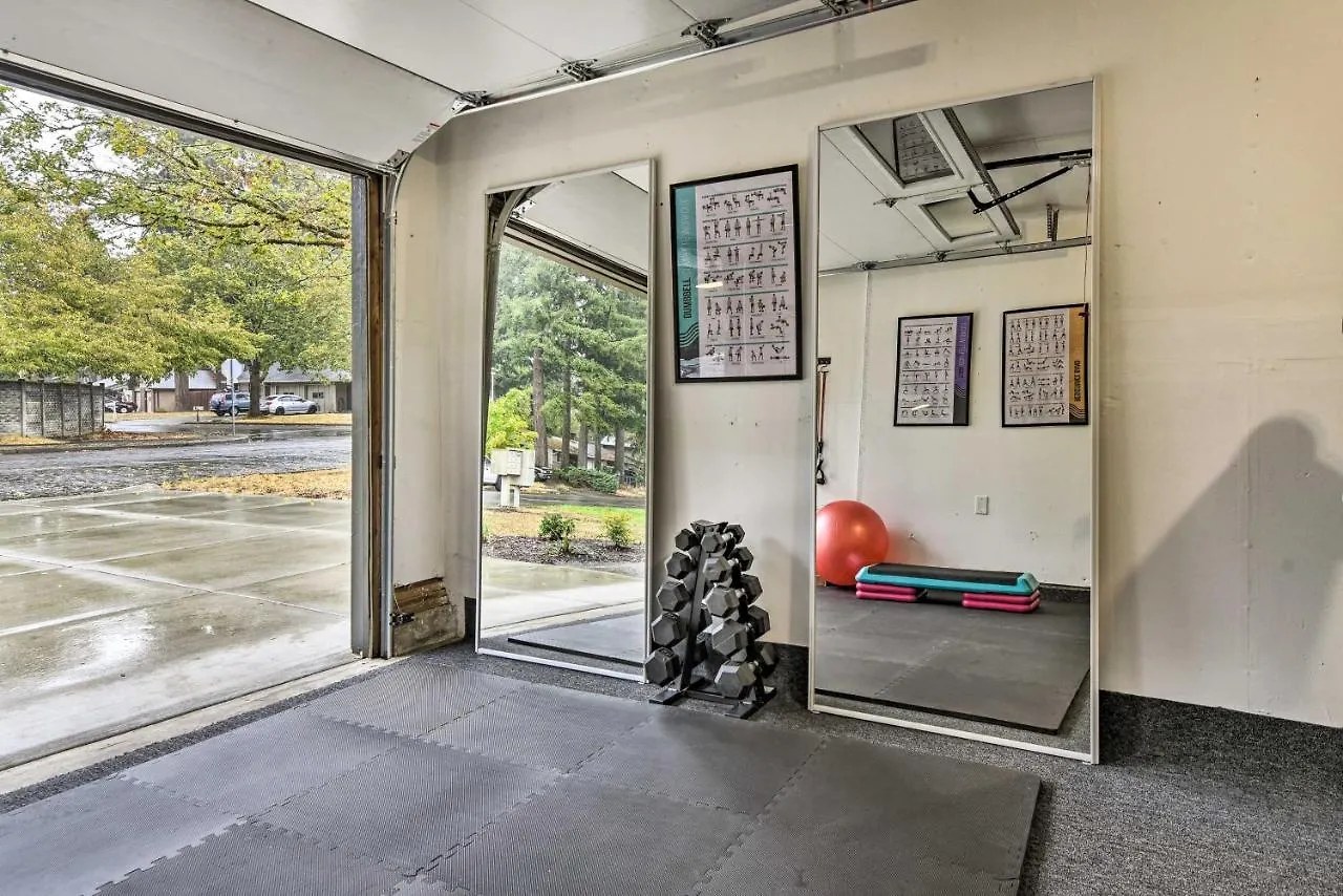 Lovely Vancouver Retreat With Home Gym! Holiday home