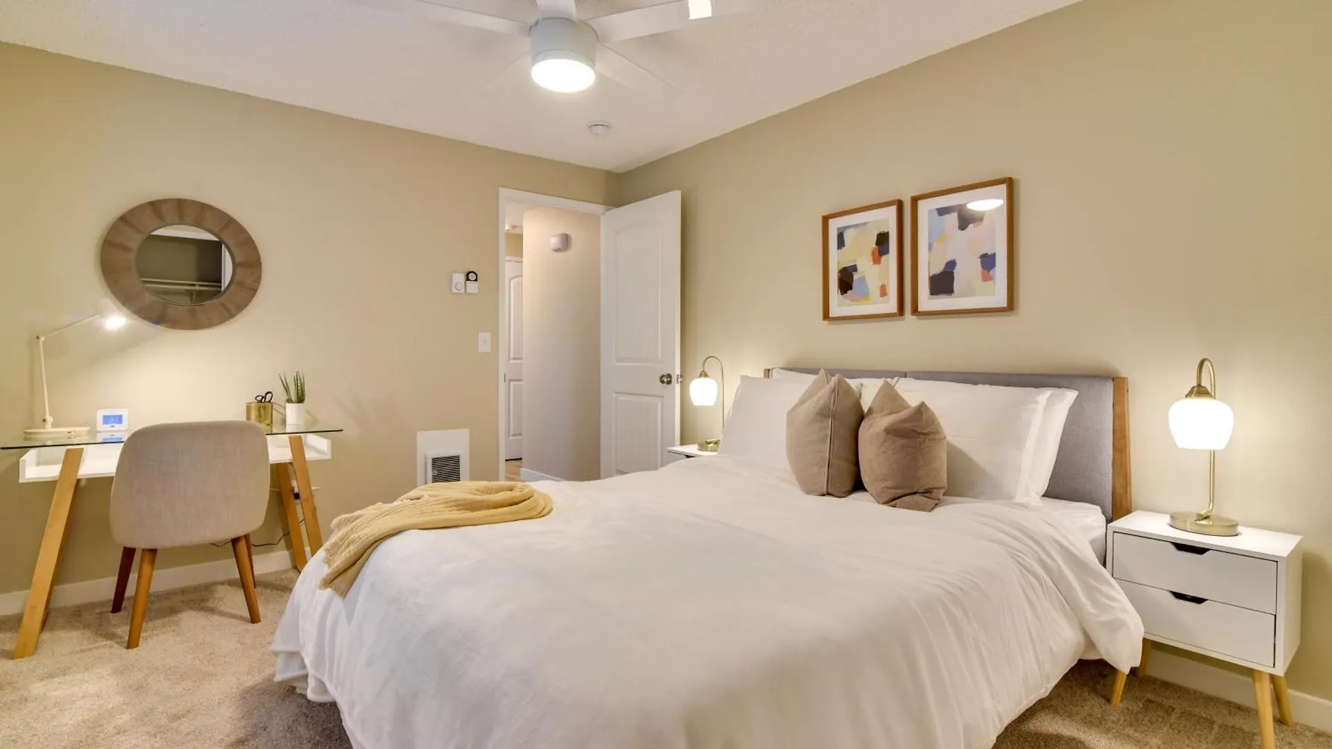 Lovely Vancouver Retreat With Home Gym! 0*,  ABD