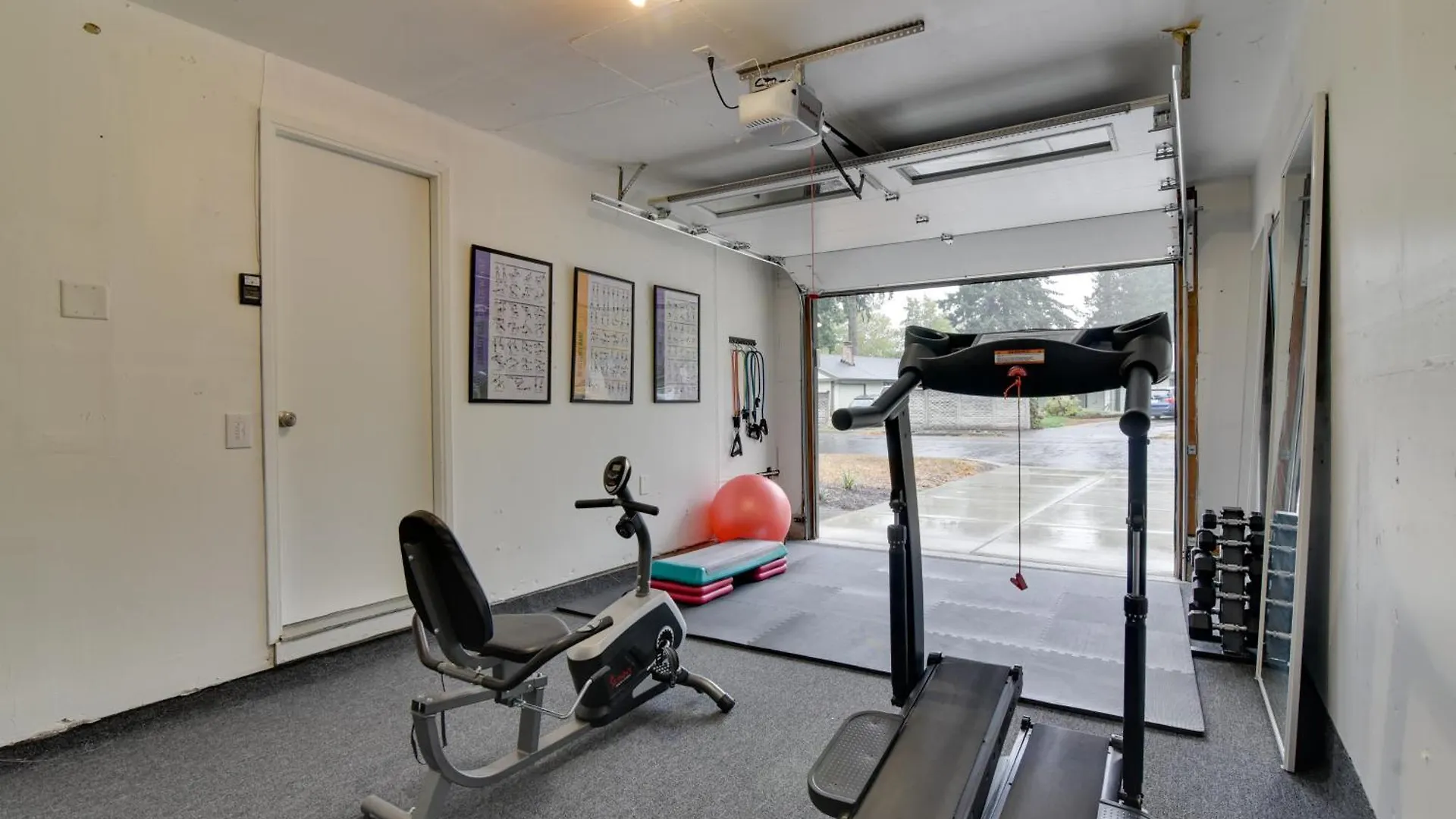 Lovely Vancouver Retreat With Home Gym!